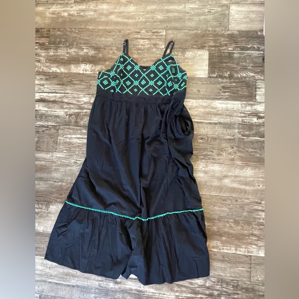 Maxi dress with adjustable spaghetti straps and elastic back.
